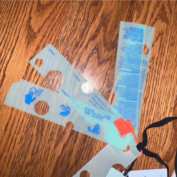 Off-White Face Mask - Picture 4 of 7